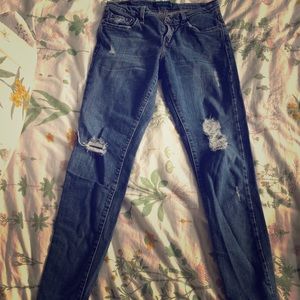 Levi’s 513 boyfriend jeans